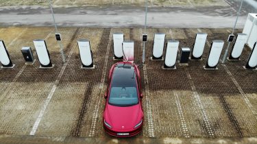 Tesla åbner alle lynladestationer for elbiler af alle mærker