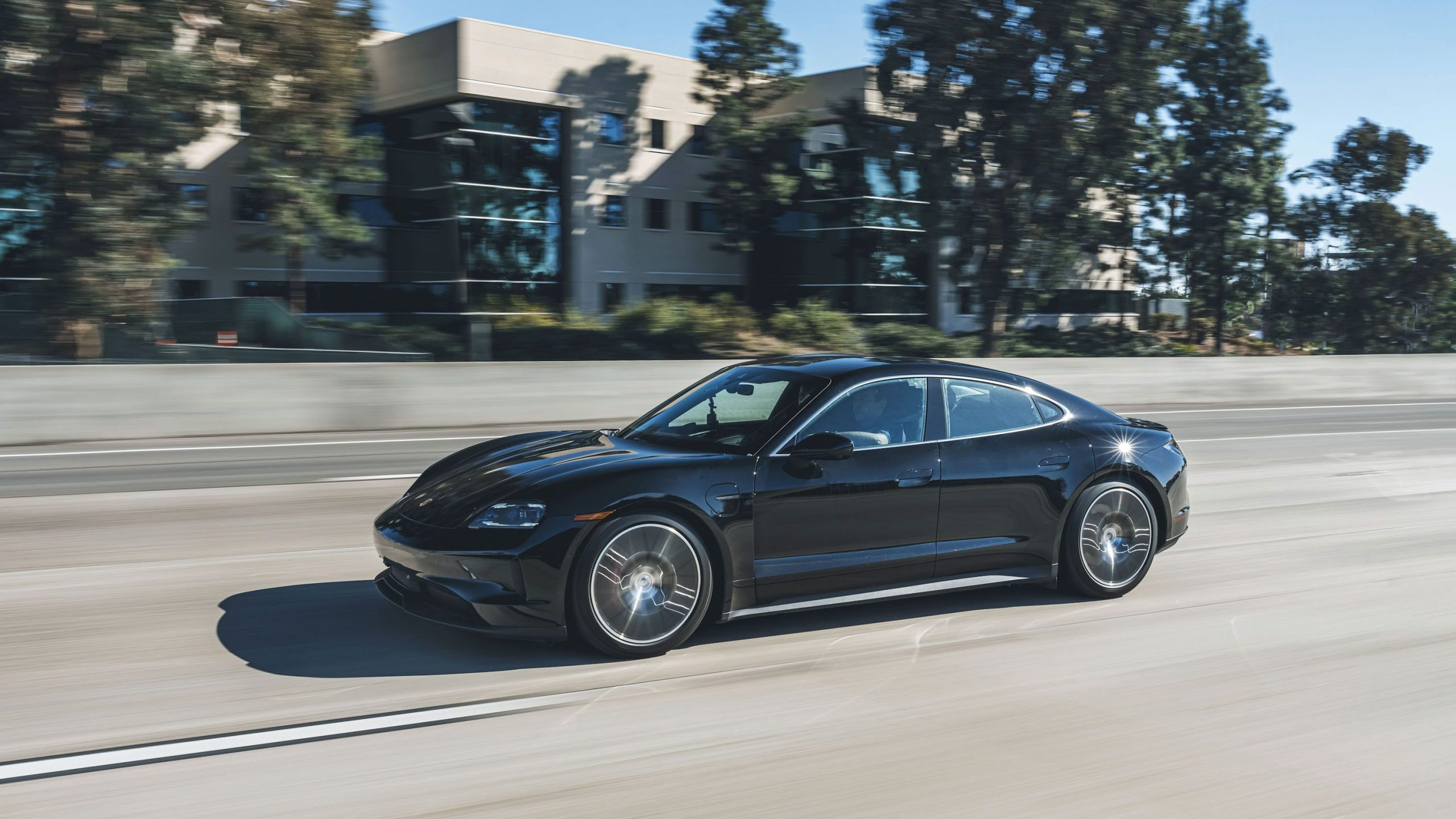 Ny Porsche Taycan får endnu længere rækkevidde