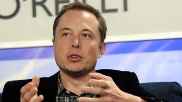 Musk: AI er klogere end mennesker allerede i 2025