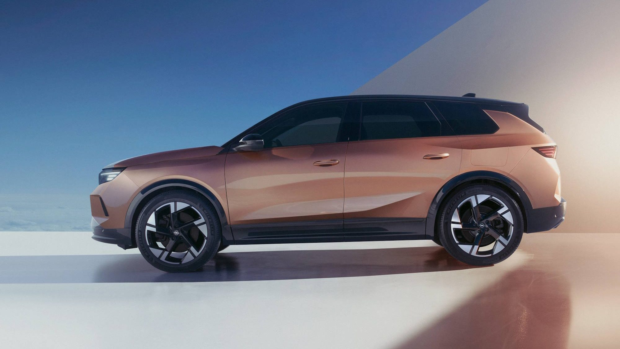 Opel lancerer Grandland Electric med 700 km rækkevidde