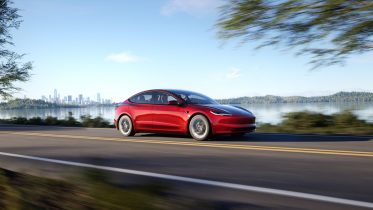 Hvor lang tid holder batteriet i en Tesla?