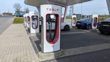 Tesla hæver ladeeffekten på Supercharger-ladestandere til 320 kW