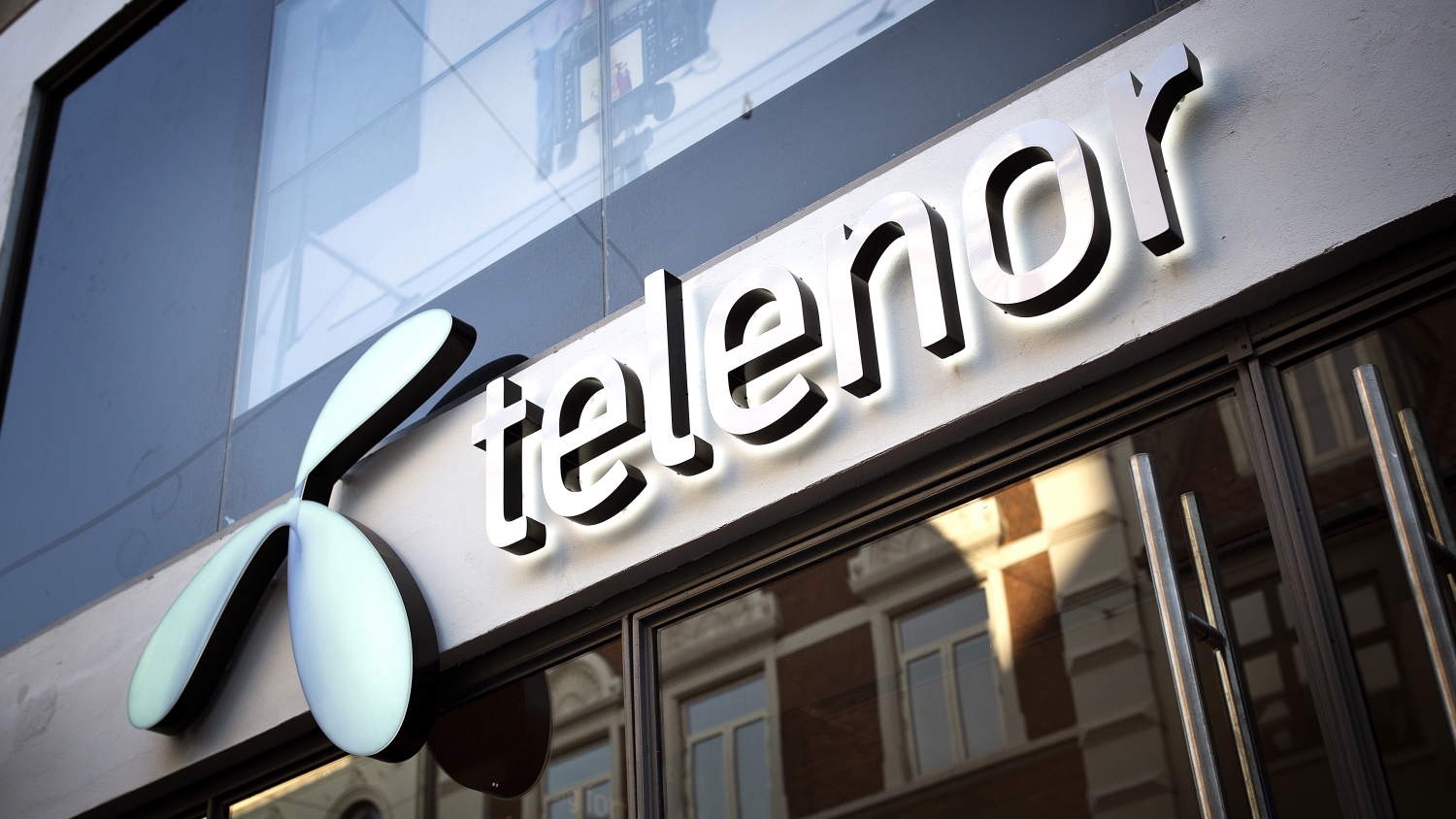 Telenor leverer stabil vækst midt i stor omstilling