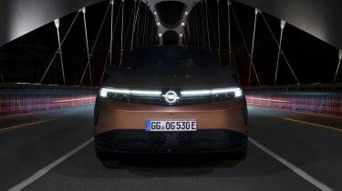 Opel finder genvej til billig stor familiebil