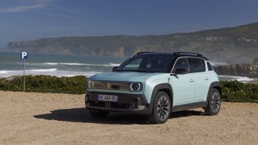 Test, bedømmelse og pris på Renault 4 E-Tech Electric