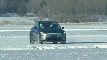 Nye billeder af Tesla Model Y (Juniper) – nu uden camouflage