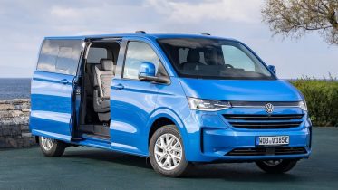 Minibussen Volkswagen e-Caravelle lanceret i Danmark – se priser