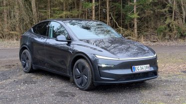 Test, bedømmelse og pris på Tesla Model Y (2025)