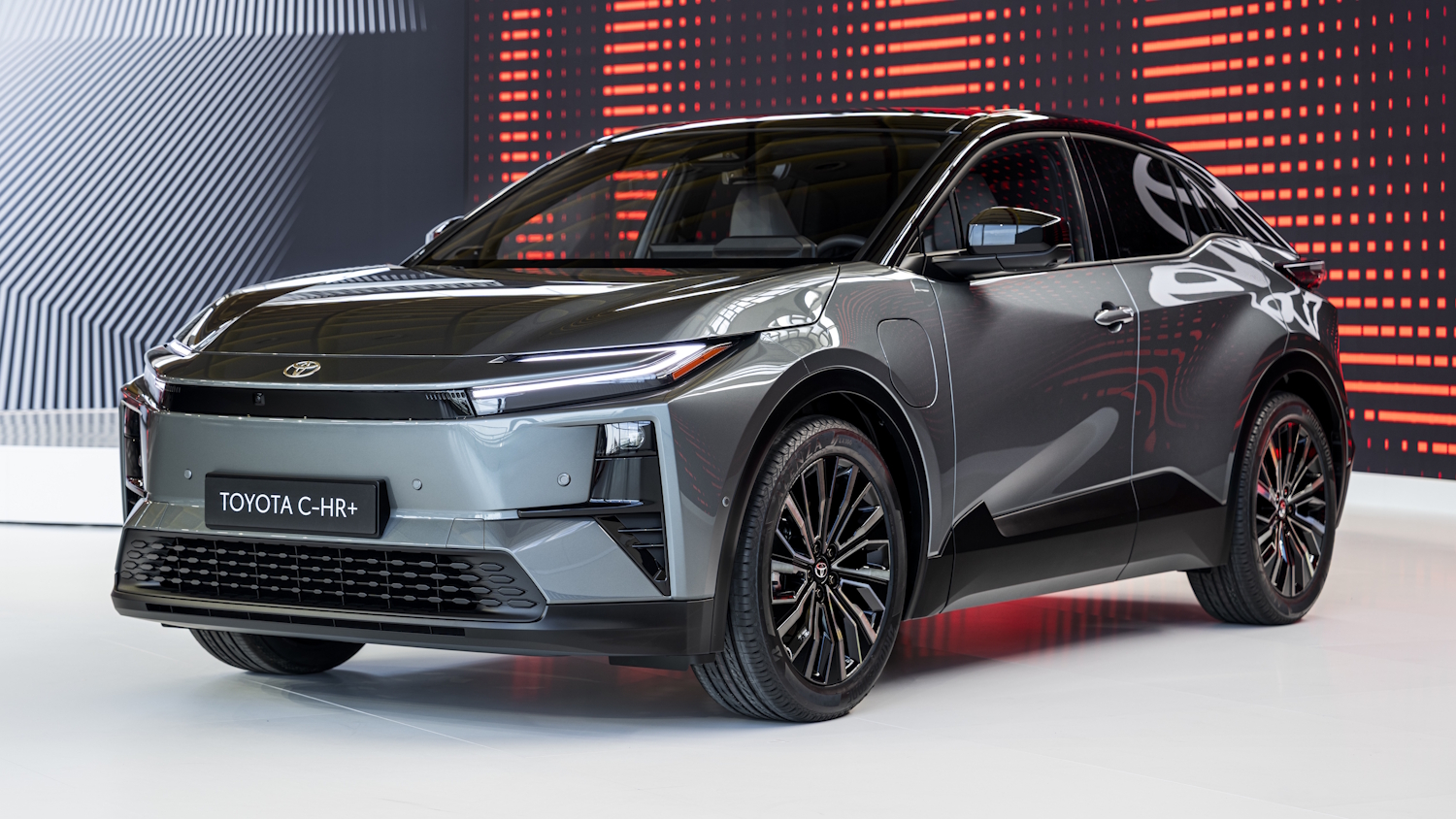 Toyota viser elbilen C-HR+ frem i Danmark