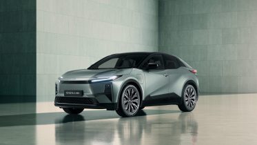 Test, bedømmelse og pris på Toyota C-HR+