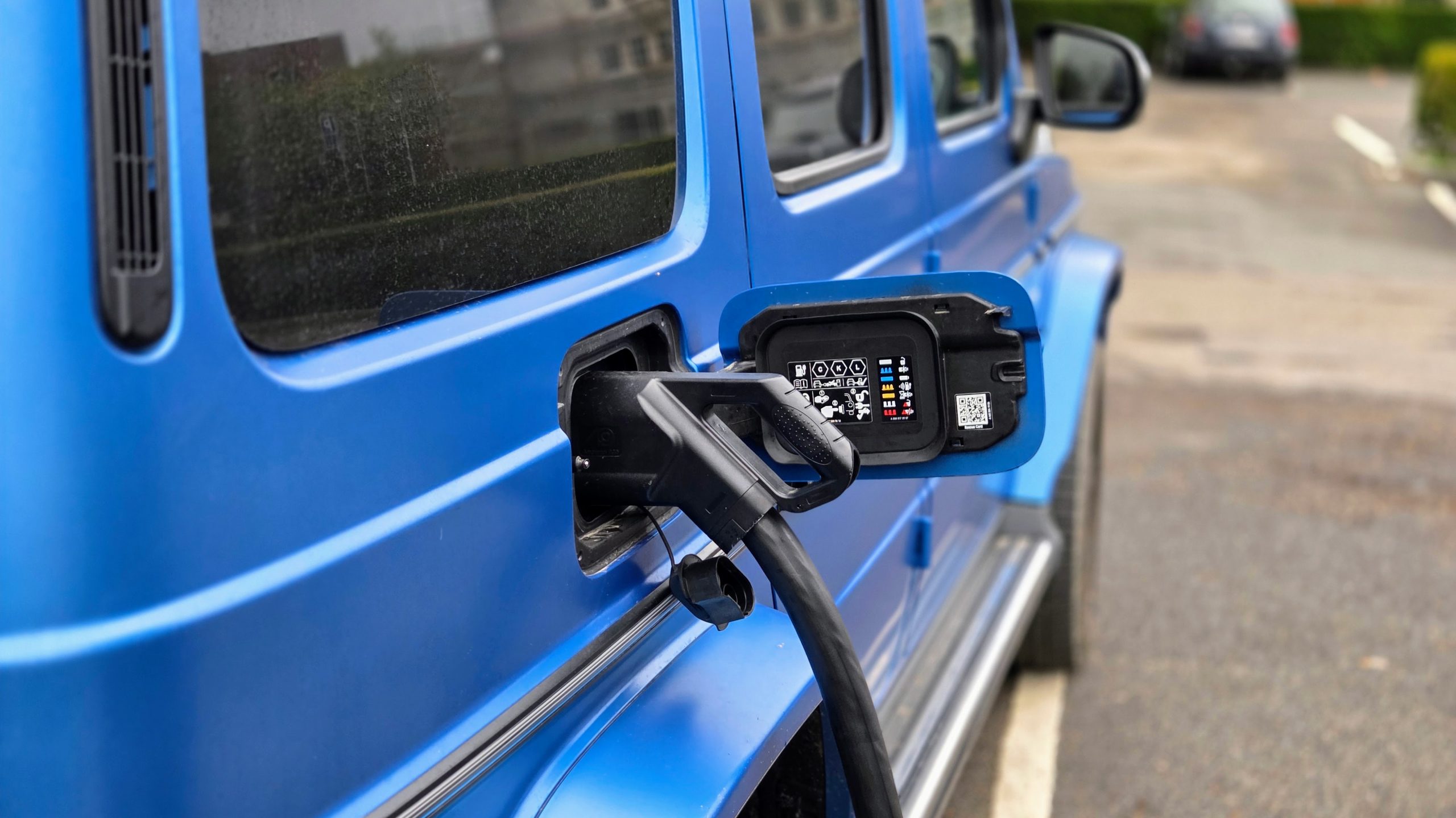 Her kan du lynlade elbilen billigt i hele påsken