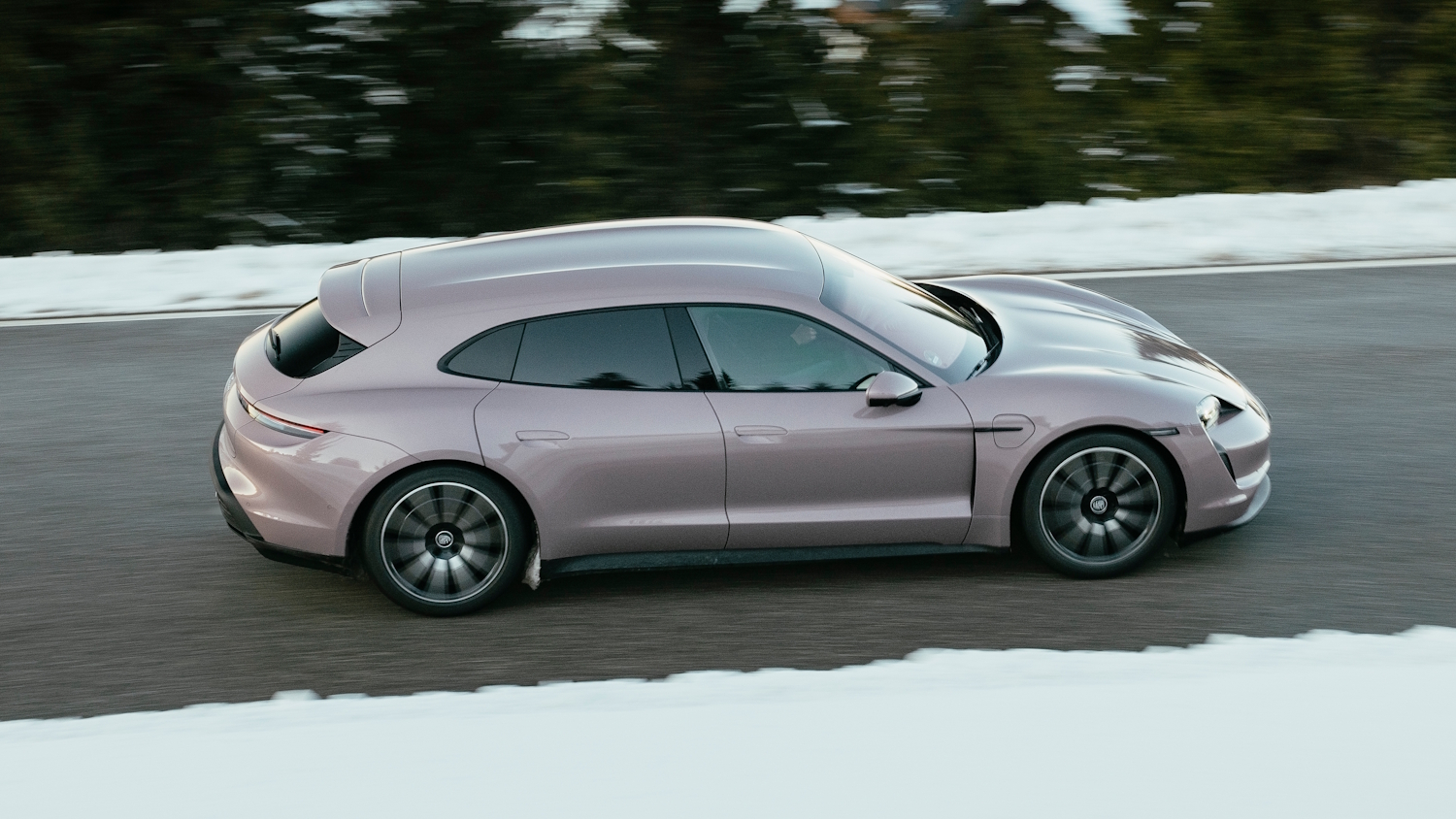 Importer brugt Porsche Taycan Sport Turismo fra Tyskland og spar 115.000 kr.