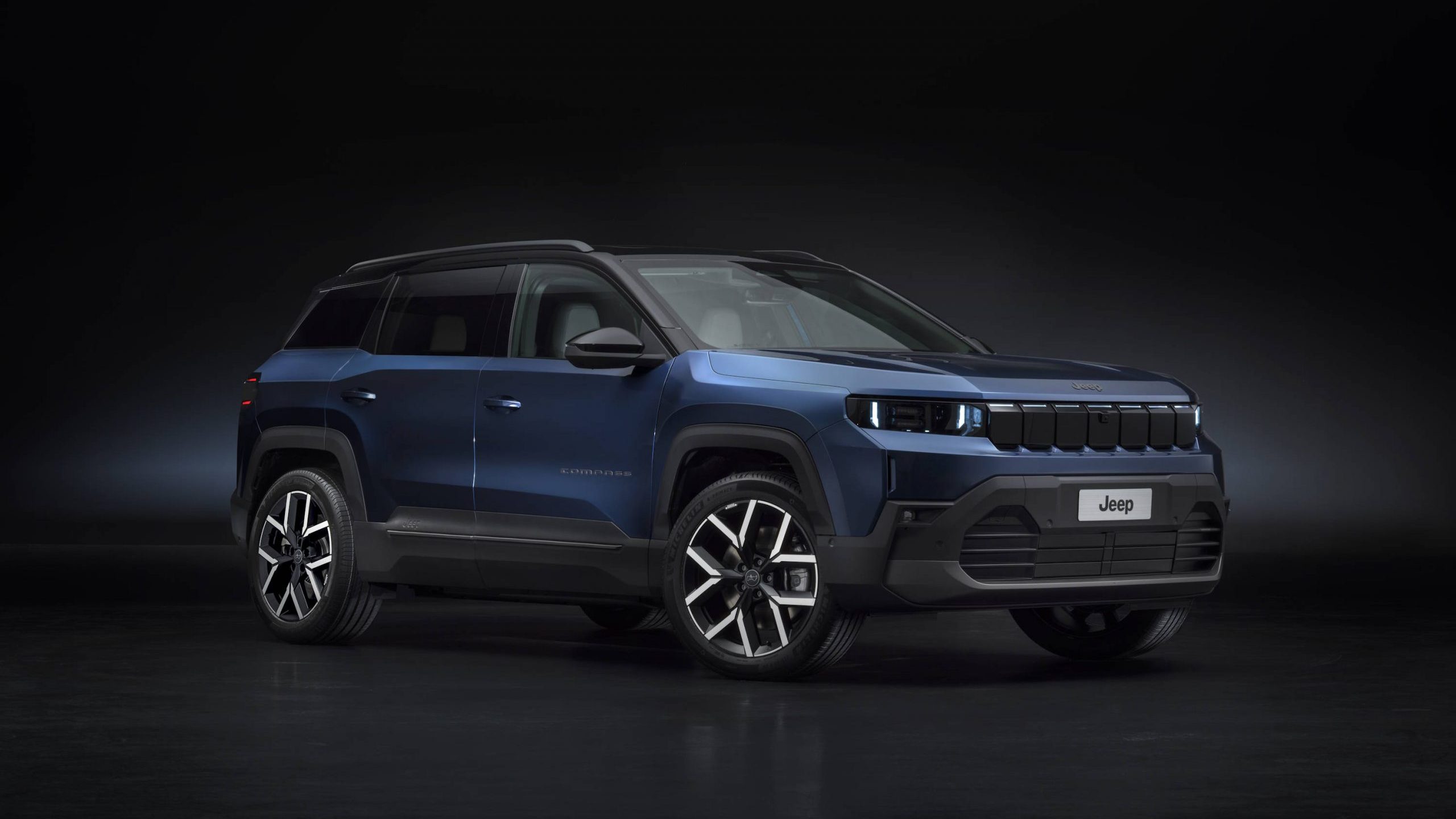 Ny Jeep Compass: Rummelig SUV med 650 km rækkevidde