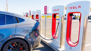 Tesla tester nye dynamiske priser på Superchargere