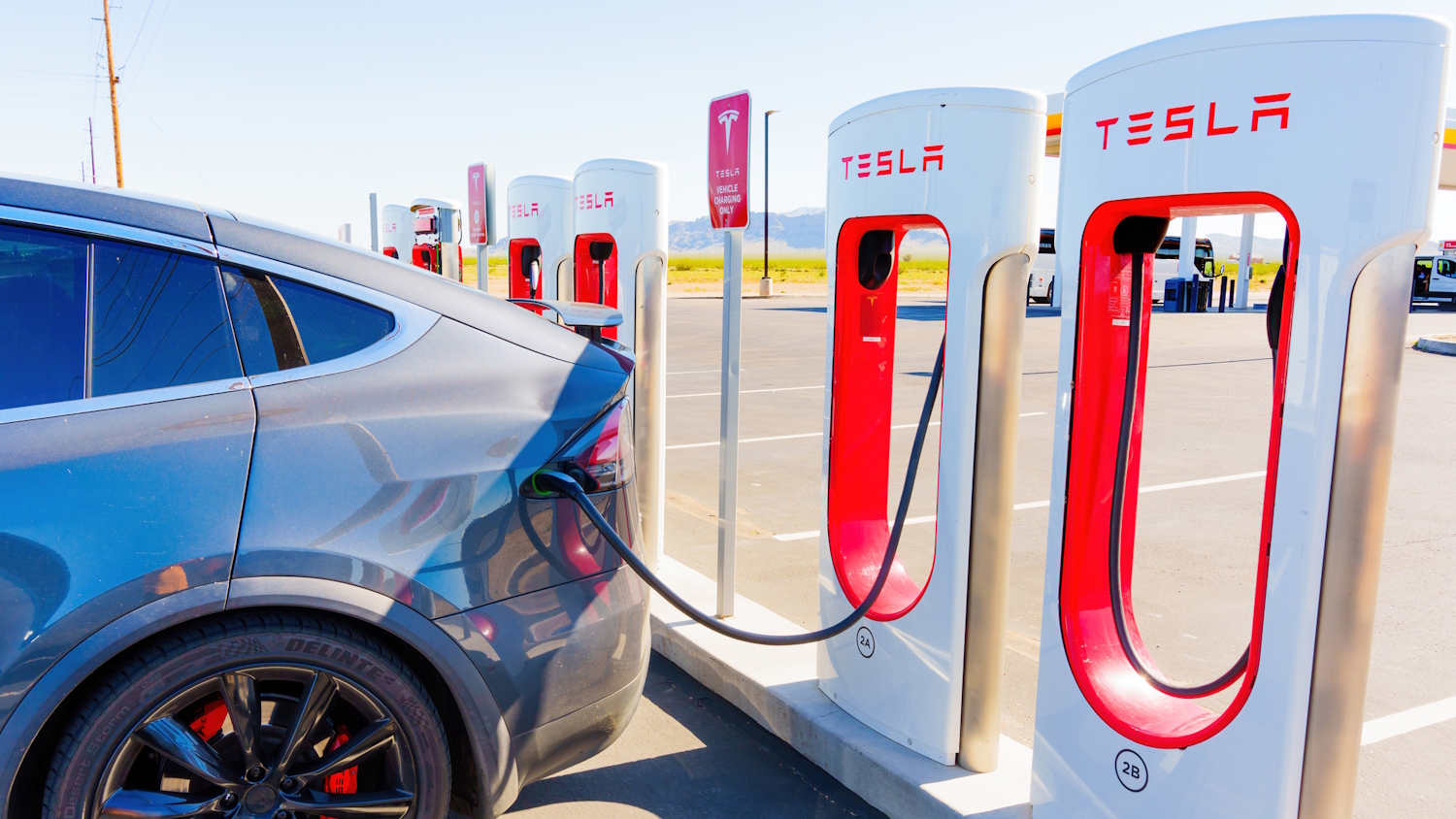 Tusindvis af Tesla-ejere ramt af batterifejl