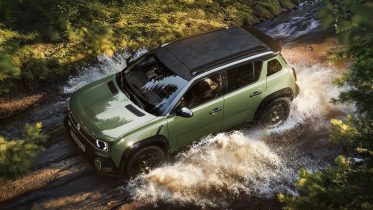Renault 4 E-Tech Electric vist frem med firhjulstræk