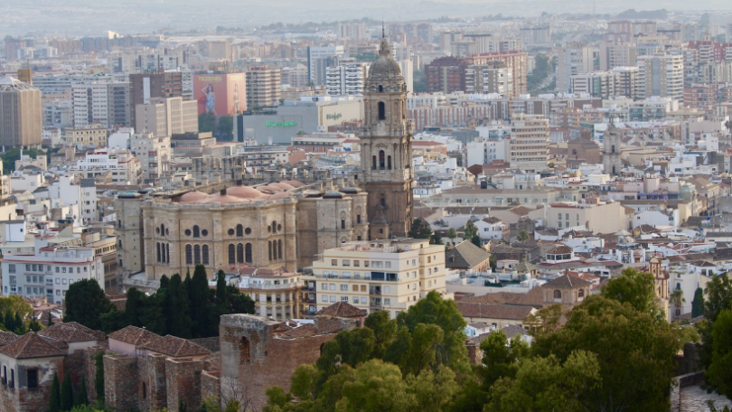 Rejs grønt i Málaga: CarGest tilføjer hybridbiler