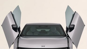 Ny Xpeng P7: Gudesmuk sedan med 586 hk og saksedøre