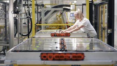 Elbilbatterier er blevet 20 % billigere på et år