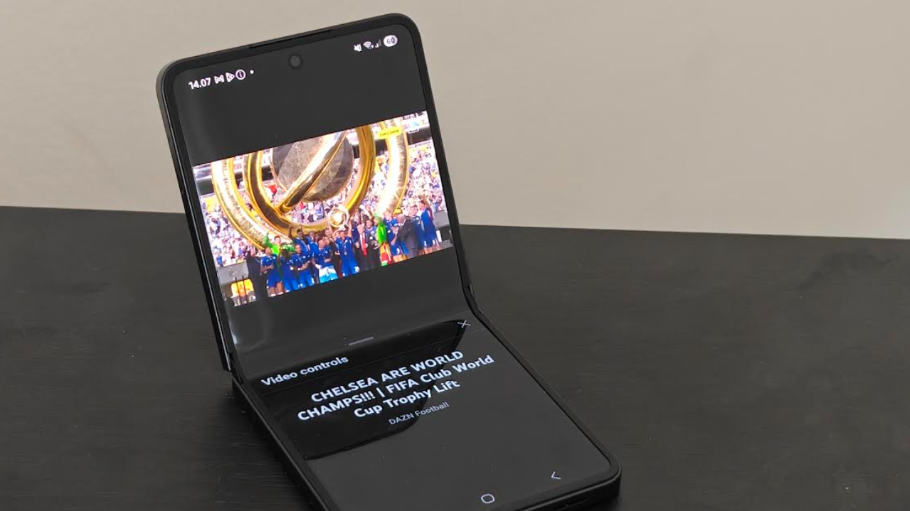 Test: Samsung Galaxy Z Flip 7 – prisen er det store problem