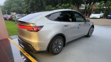 Elendig plads på 3. sæderække i Tesla Model Y L