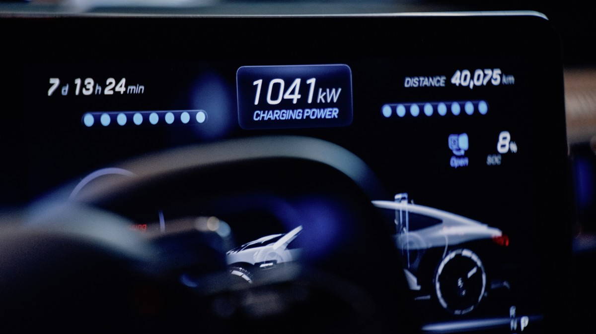 Mercedes imponerer med 1.000 kW lynopladning