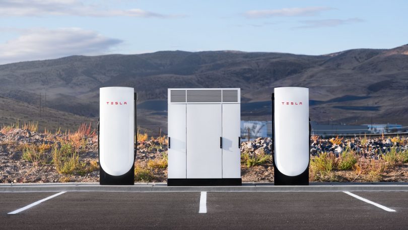 Tesla åbner første V4 Supercharger med hurtigere opladning