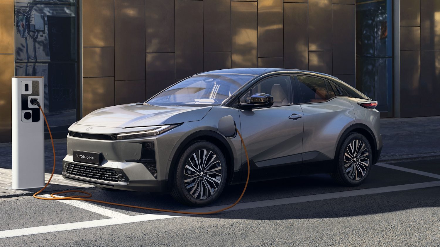Ny Toyota C-HR+ med attraktiv pris og rækkevidde