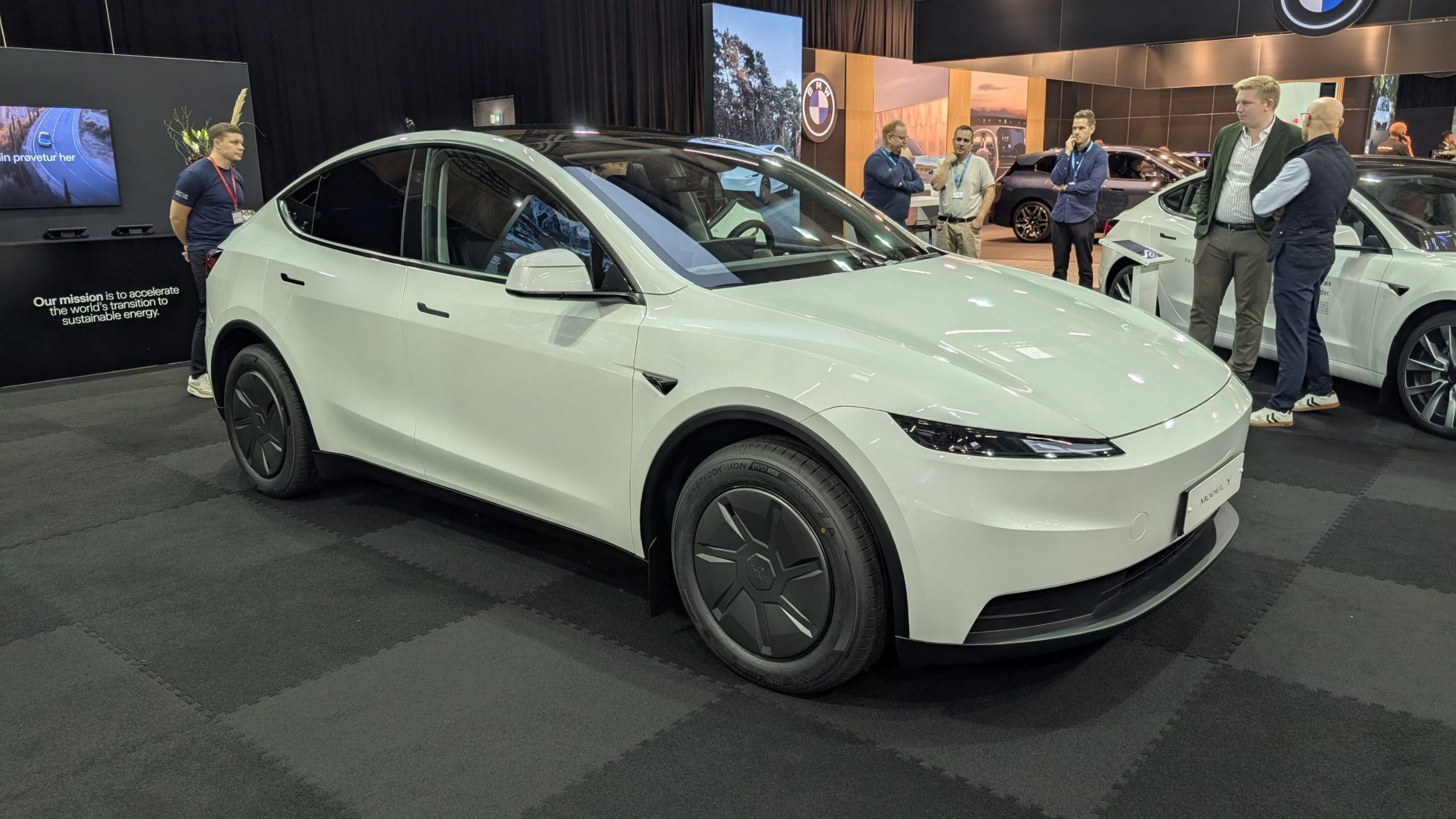 Elbilmessen 2025: Første kig på Tesla Model Y Standard