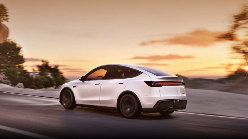 Musk: Snart må man sms’e bag rattet i en Tesla