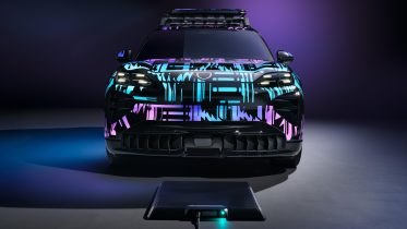 Porsches trådløse ladesystem er dyrt, men genialt