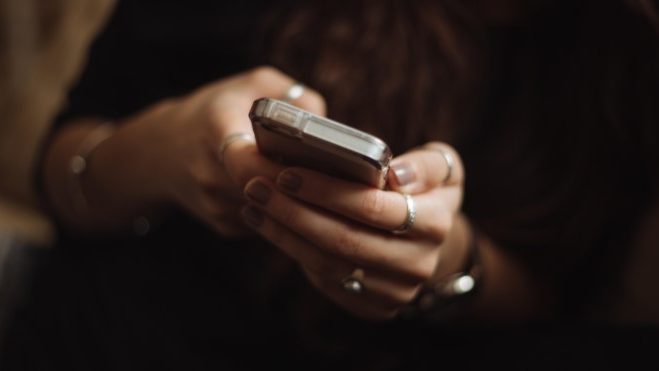 3 spil, der redder dig fra kedsomhed på rejsen