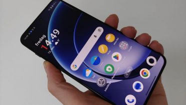 Test af OnePlus 15R – kraftpakke til prisen med et par kompromisser