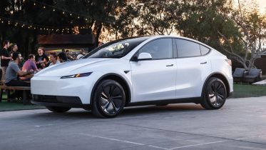 Ny og forbedret Tesla Model Y lanceret i Danmark
