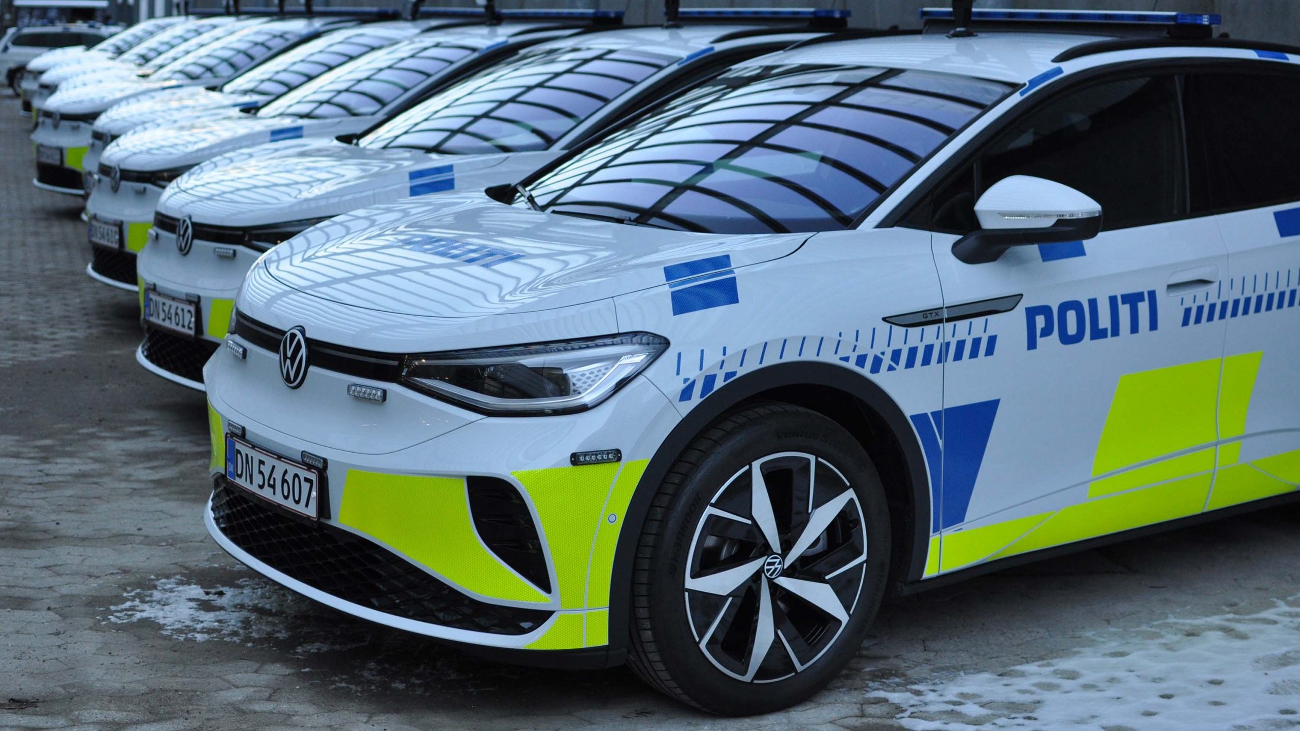 Politiet går all-in på elbiler, der giver køresyge