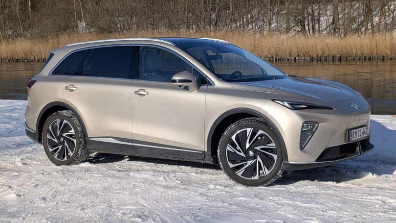 Test af MGS6 EV – rummelig familiebil med irriterende fejl