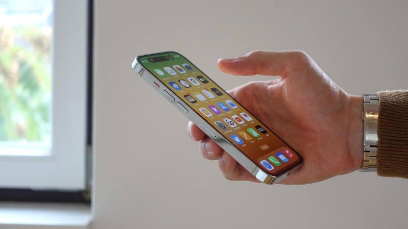 Trods massiv kritik: Apple holder fast i det