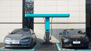 BMW advarer: Kinesernes ekstreme ladefart er en batteridræber