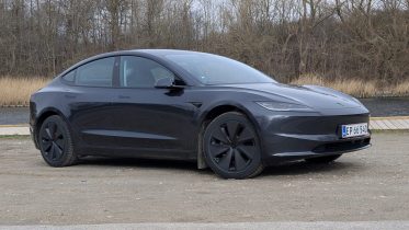 Test af Tesla Model 3 – uovertruffen effektivitet og dristig minimalisme