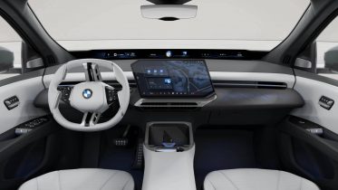 BMW forklarer: Derfor er det nye rat så grimt