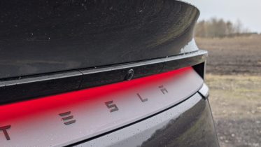 Tesla overrasker: Tjener flere penge end forventet