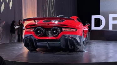 Vild elbil med raketboostere: 0-100 km/t på 0,9 sekunder!