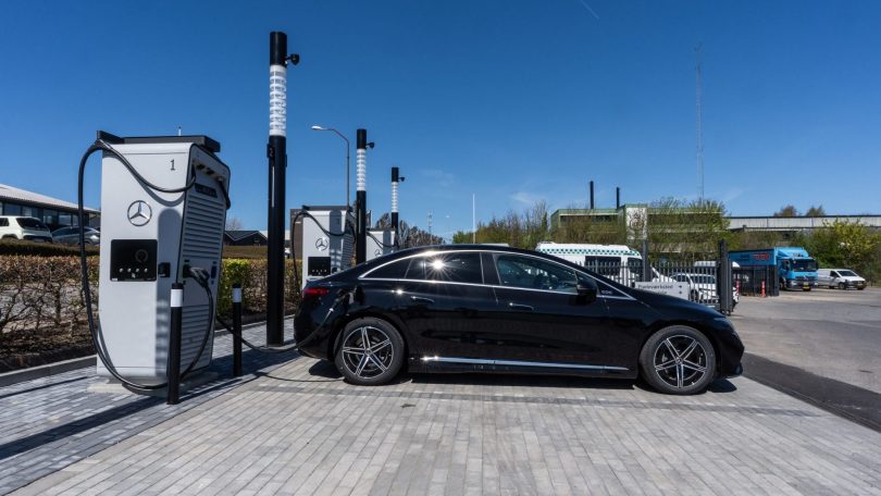 Bilgigant åbner lynladere i Danmark: Giver gratis opladning