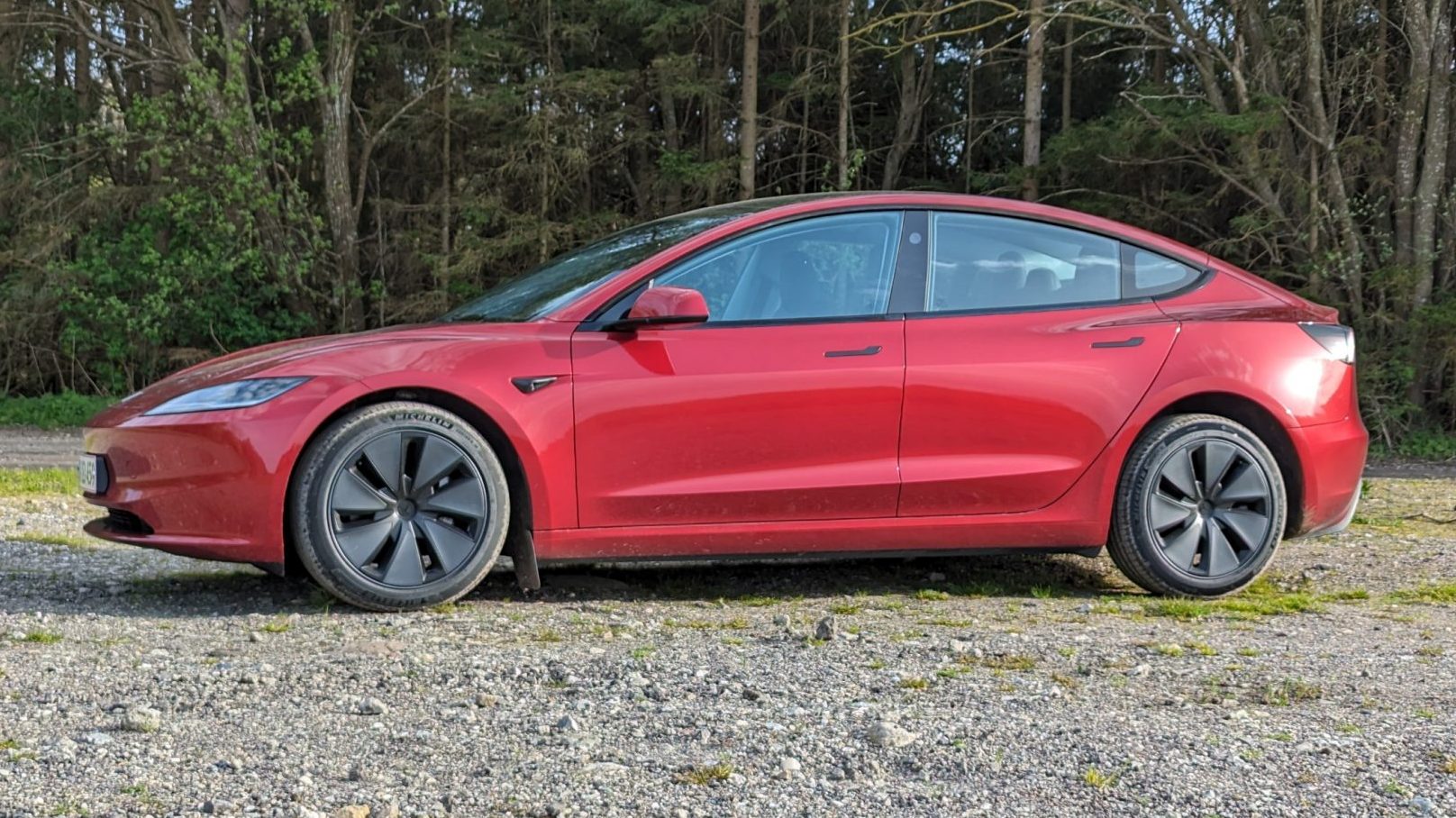 Hvor mange hestekræfter har min Tesla? Få svaret her