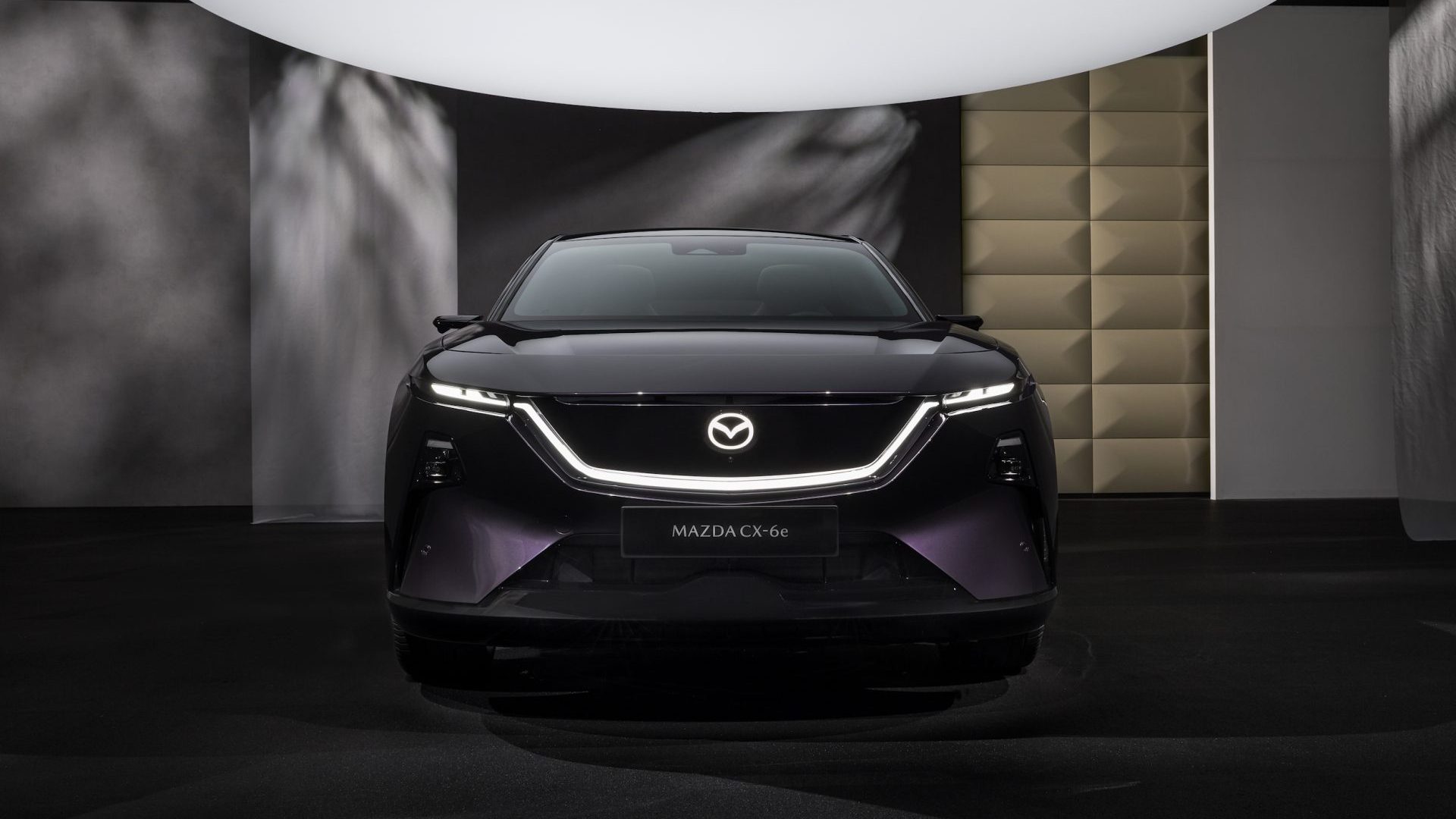 Konkurrenterne ræser afsted: Mazda udskyder igen egen elbil
