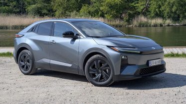 Test af Toyota C-HR+ – japansk fornuft møder imponerende rækkevidde