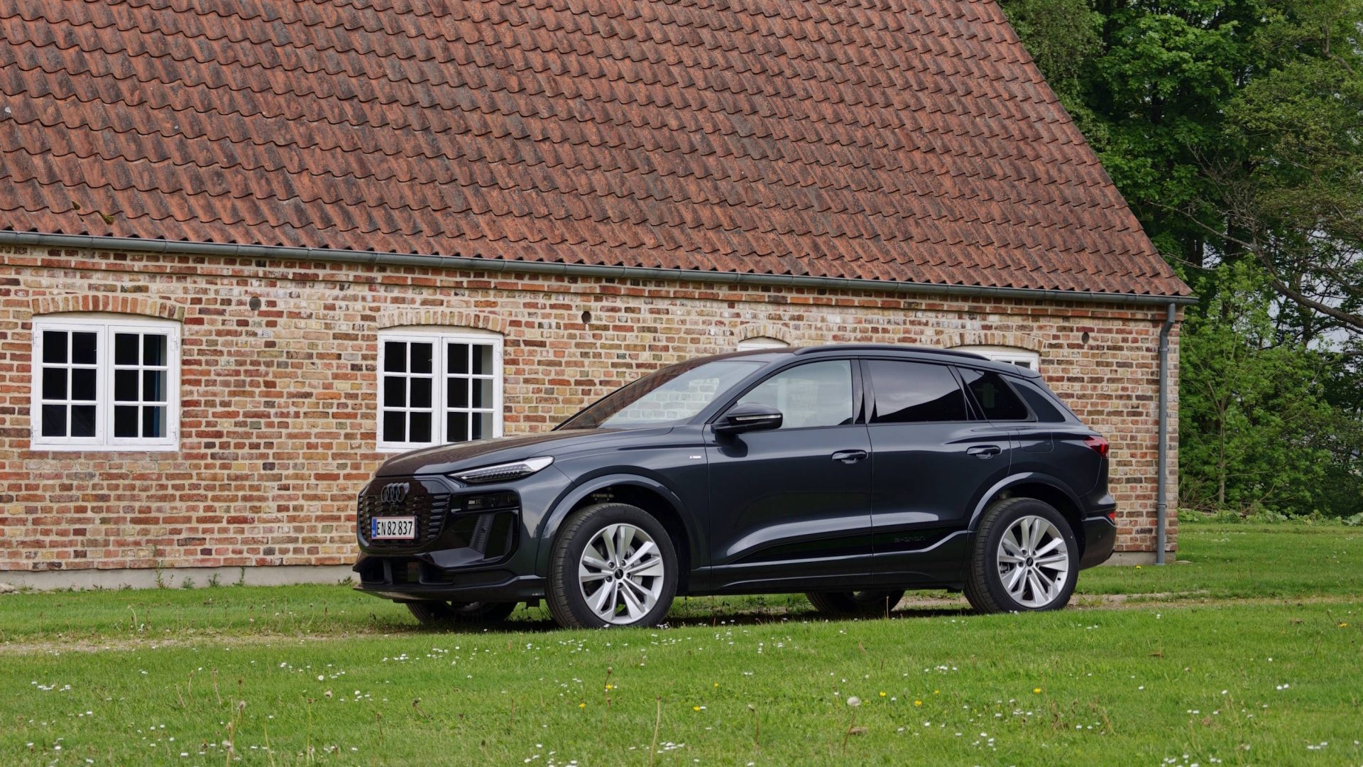 Test af Audi Q6 e-tron – fantastisk SUV med små skønhedsfejl