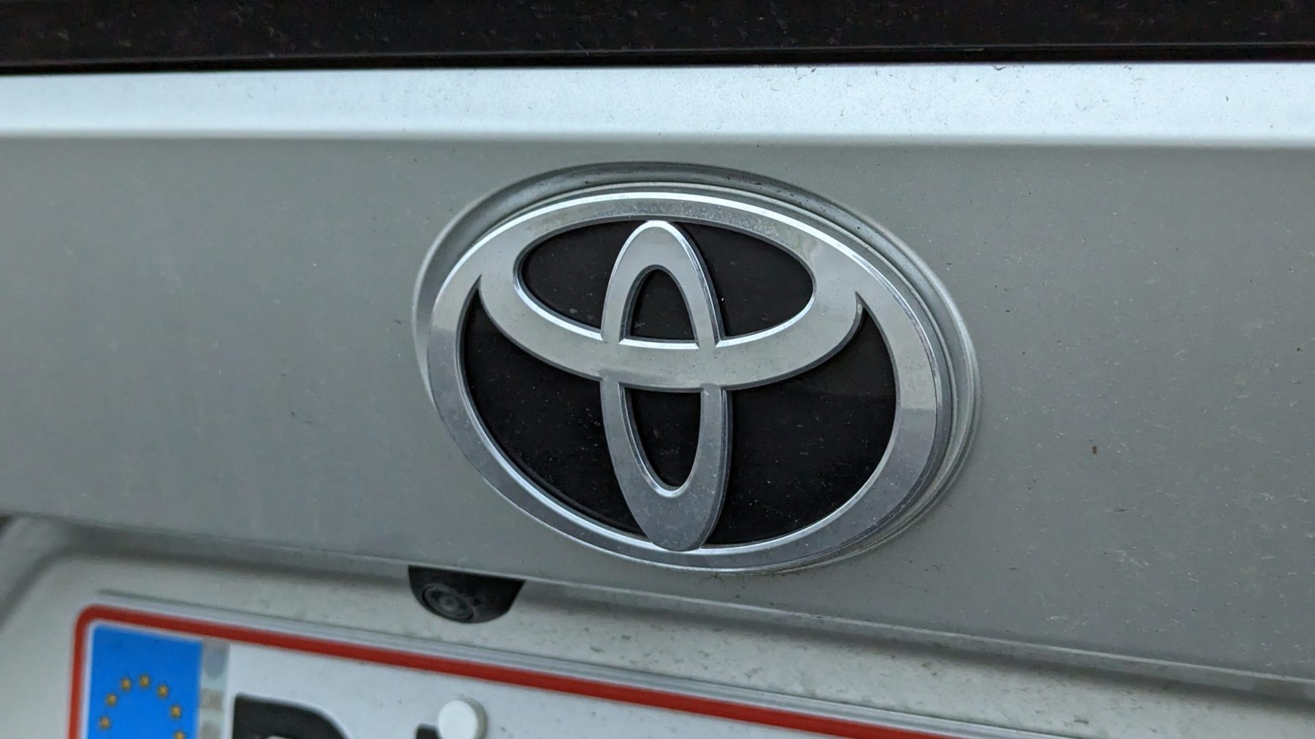 Toyota-boss nægter at give slip på fossilbiler: “Jeg føler mig meget alene”