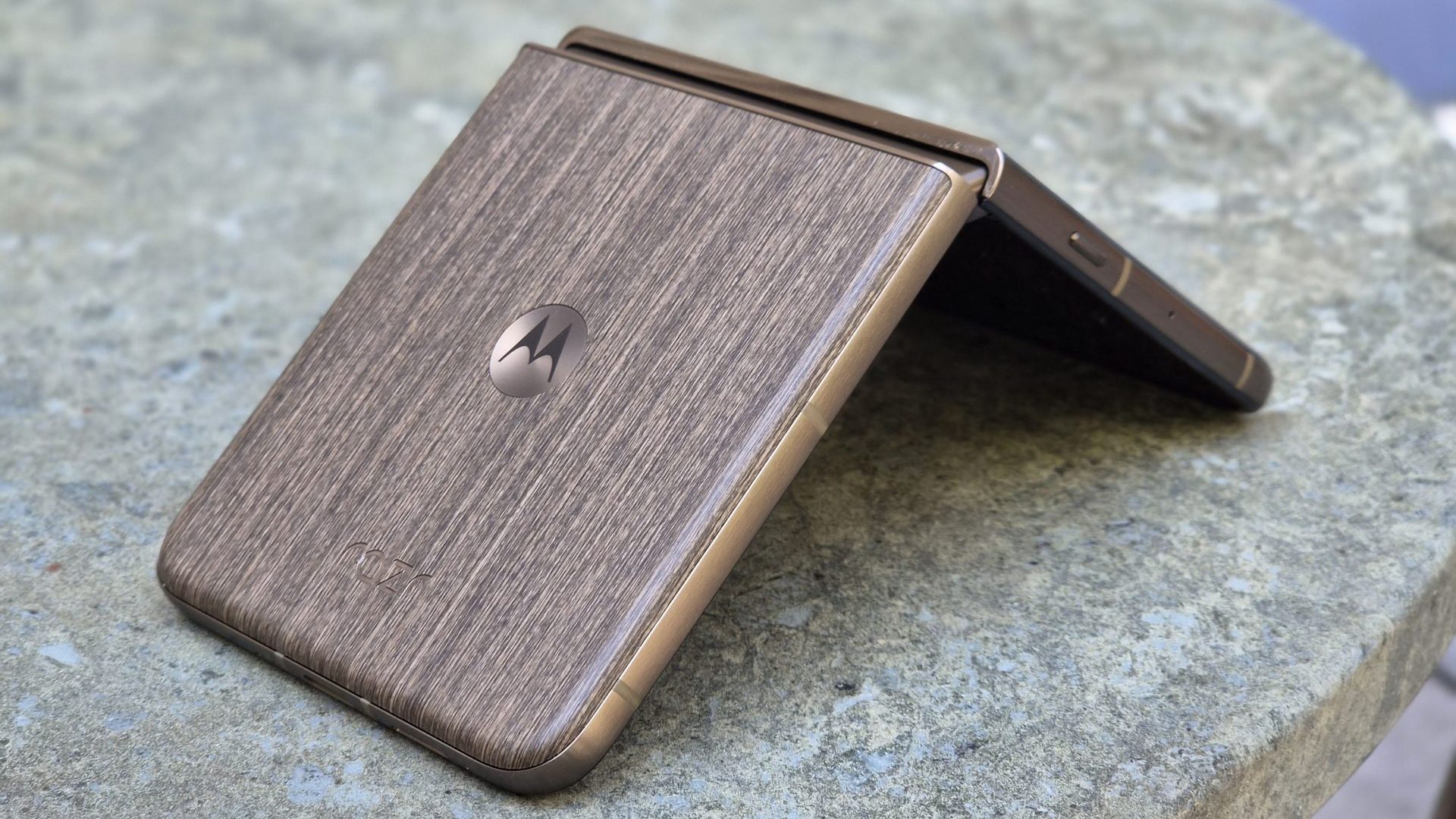 Sommerens vigtigste accessory? Smartphonen er blevet en del af din personlige stil