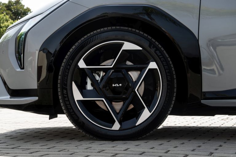 Kia EV4 Hatchback - Mobilsiden.dk